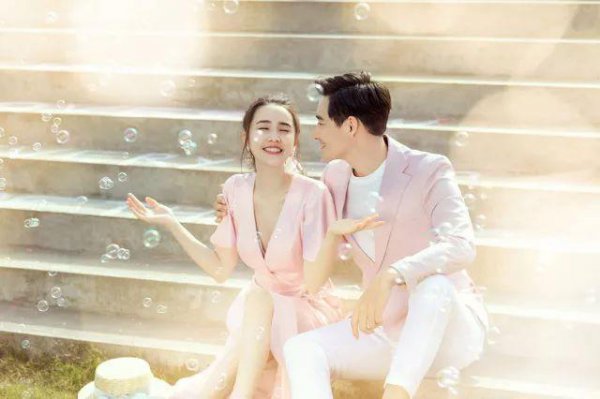 一般先订婚还是先领证还是先拍婚纱照？有什么区别？