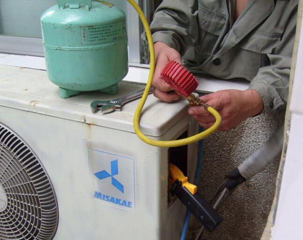 空调加氟50一个压贵吗