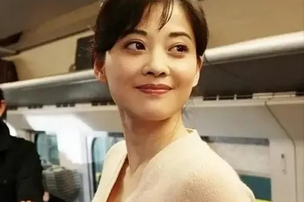 鄢颇的个人资料简介