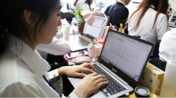 本科女孩子适合做什么工作比较好
