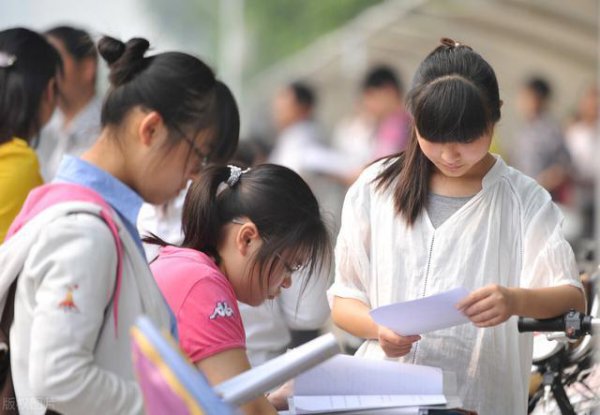 注册入学是什么意思需要考吗？学费多吗？