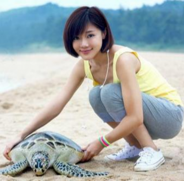 演员邓家佳个人资料