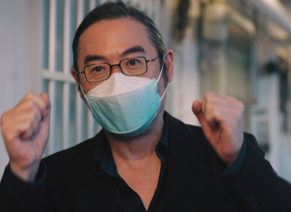韦家雄和韦家辉是什么关系？一位是知名导演