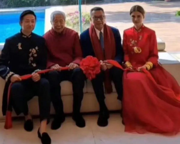 吴千语施伯雄低调结婚