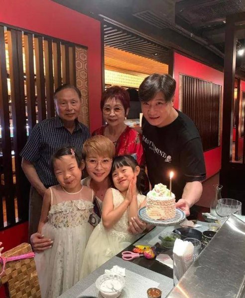 汤盈盈个人资料图片
