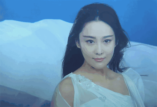 人群中一眼夺目的绝色