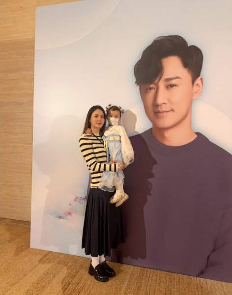 林峯老婆晒全家福照片