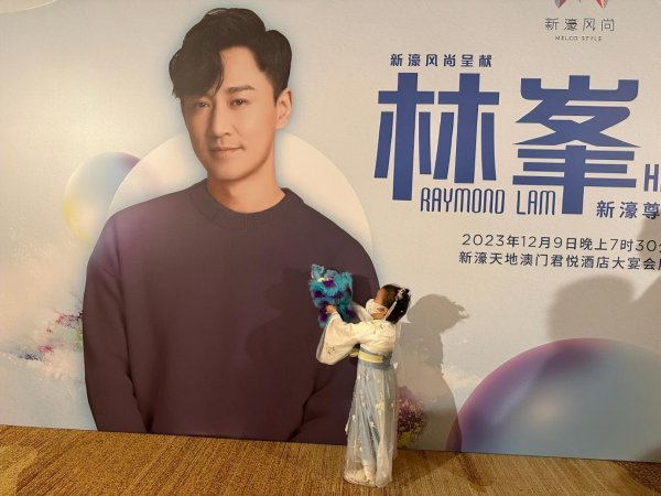 林峯老婆晒全家福照片