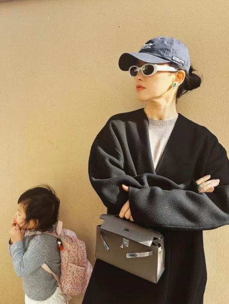 朱珠老公晒女儿萌照