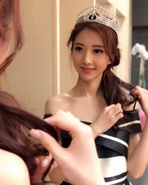 何依婷个人资料