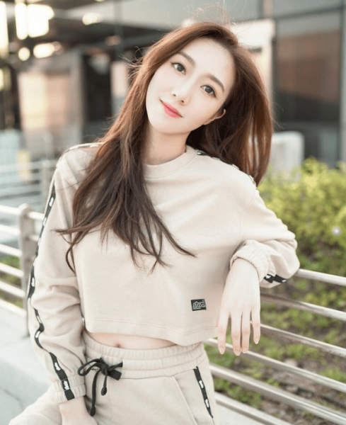 何依婷个人资料