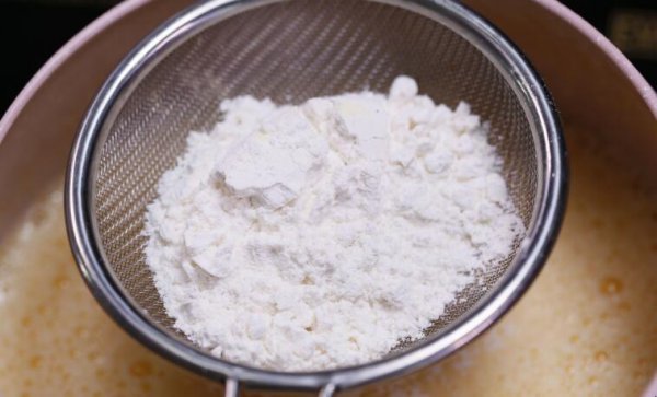 普通面粉能代替低筋粉吗为什么