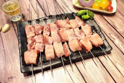 烧烤猪油边是哪个部位的肉 油边和护心肉是一个东西吗