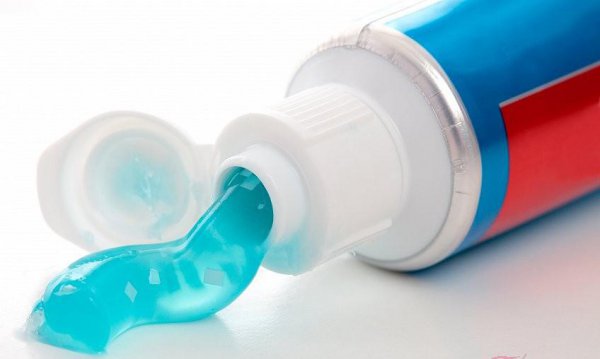 牙膏能卸掉指甲油吗