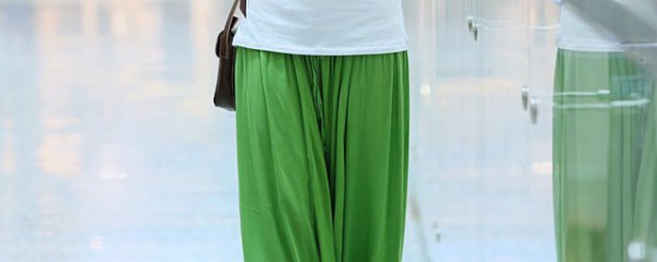 绿色裤子如何搭配出时尚感