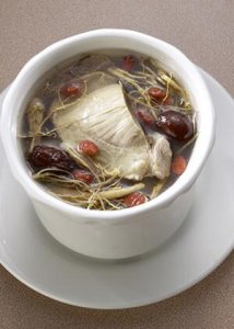鸡骨草和什么煲汤的好 清肝明目靓汤——鸡骨草煲汤