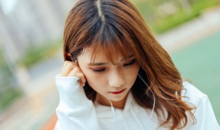 白色卫衣配什么裤子好看女 白色卫衣怎么搭配裤子好看