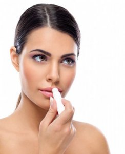 唇膏不止是涂嘴唇 原来有这么多用处哦！