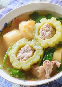 祛湿猪骨汤做法大全 消暑祛湿的苦瓜排骨汤做法