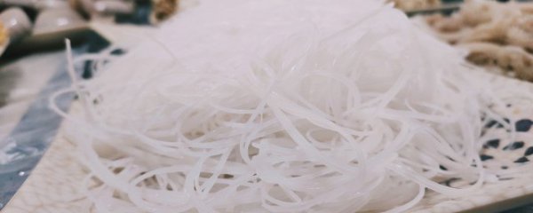 芹菜炒粉的做法