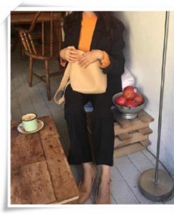 适合20岁左右女生的初春穿搭 好看还显清纯！