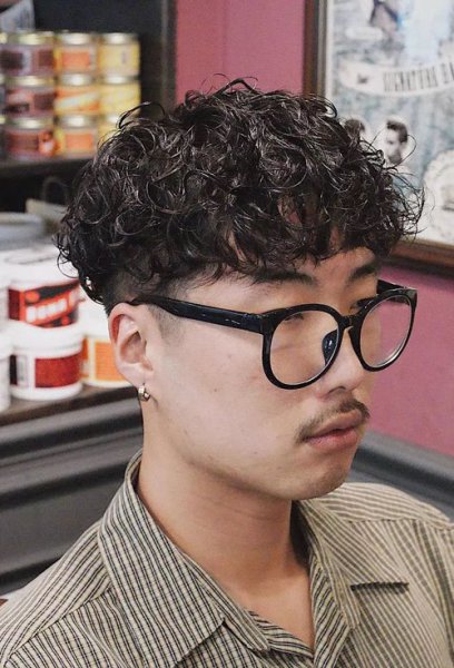 男生最拉风亮眼的短卷发 气场十足的男生短发示范