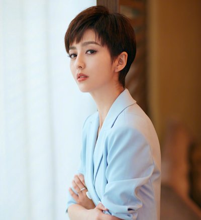 佟丽娅晒美照好不“嘚瑟”！ 佟丽娅夏日最新短发发型look