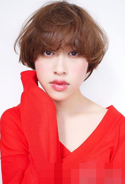 中性女生剪的极短头发造型 养眼帅气的女生短发图片