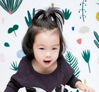 小女生短发怎样扎辫 8岁女儿童短发怎么做成小辫子