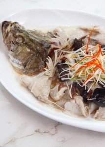 清蒸鲈鱼的家常做法 鲜嫩美味的清蒸桂鱼做法