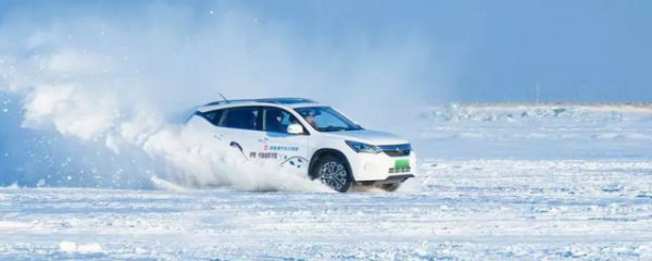 雪地开车打滑怎么办
