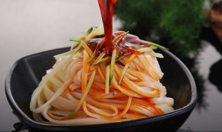 怎样做手工凉皮 陇西凉皮制作方法