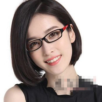 戴眼镜萌妹子适合短发发型 好看又呆萌时尚短发发型