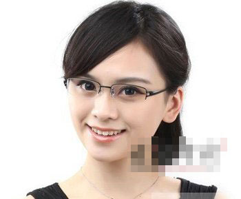 戴眼镜萌妹子适合短发发型 好看又呆萌时尚短发发型