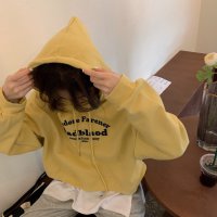 姜黄色的衣服显白吗 姜黄色显皮肤黑还是白