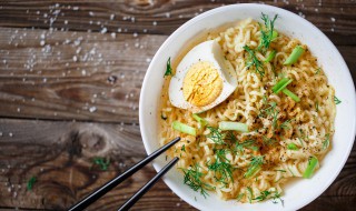 方便面过期两个月还还可以吃吗 方便面过期两个月还还能吃吗