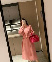 粉色外套搭配什么颜色的裤子 粉红色外套配什么颜色的打底衣