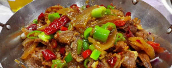 青菜牛肉干锅的做法