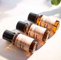 熊果苷是什么?有什么功效? 熊果苷晚上能不能见灯光使用