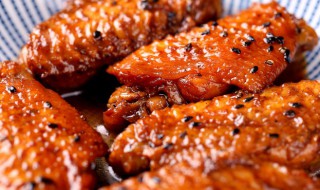 红烧鸡翅怎么做好吃又简单 红烧鸡翅的烹饪方法
