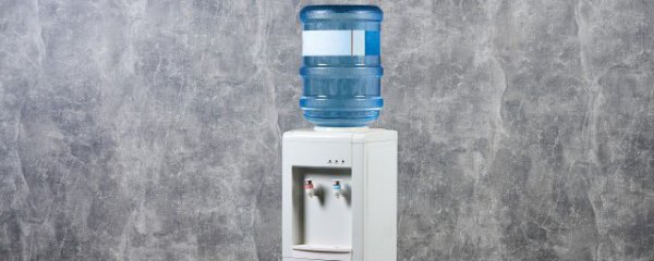 饮水机桶里的绿苔藓如何去除