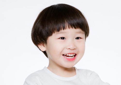 从三岁开始研究小男孩理发还不晚