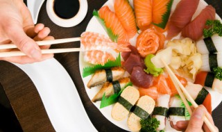 三文鱼寿司的正确吃法 寿司的吃法大全 寿司应该怎么吃