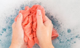 浴巾上面的霉斑怎么洗掉 浴巾上面的霉斑如何洗掉