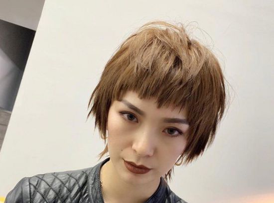 头尖的女孩如何选发型 发顶蓬松头顶尖也不怕