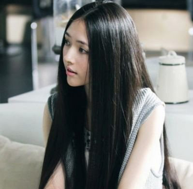 最新流行黑色直板发型 潮流女生长直发发型