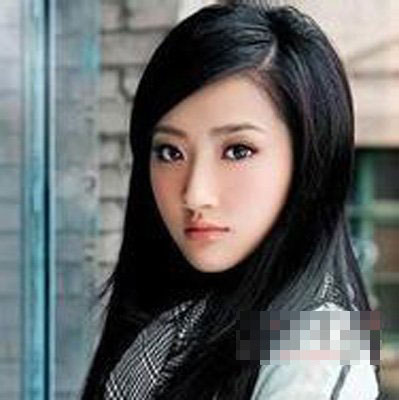 最新流行黑色直板发型 潮流女生长直发发型