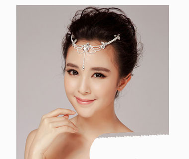 圆脸的新娘适合什么样的发型 椭圆形脸小眼睛女生适合的发型