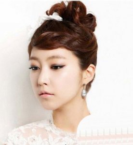 圆脸的新娘适合什么样的发型 椭圆形脸小眼睛女