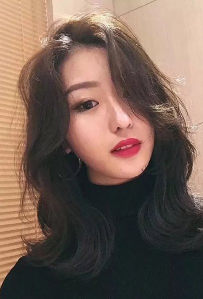 长脸窄额头适合什么发型 女生精选出的流行卷发打造